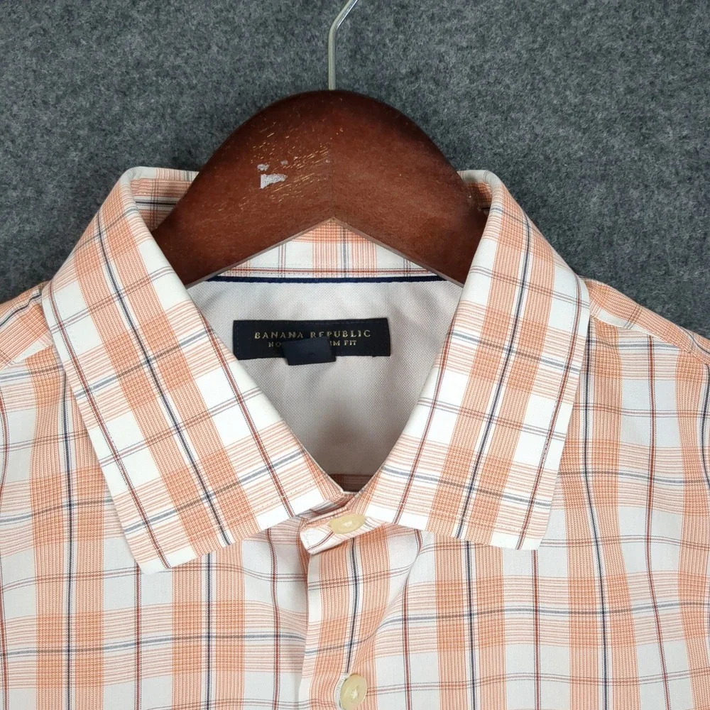 Banana Republic Mens‎ Size Mediu, Slim Fit Non-Iron Button Down Shirt